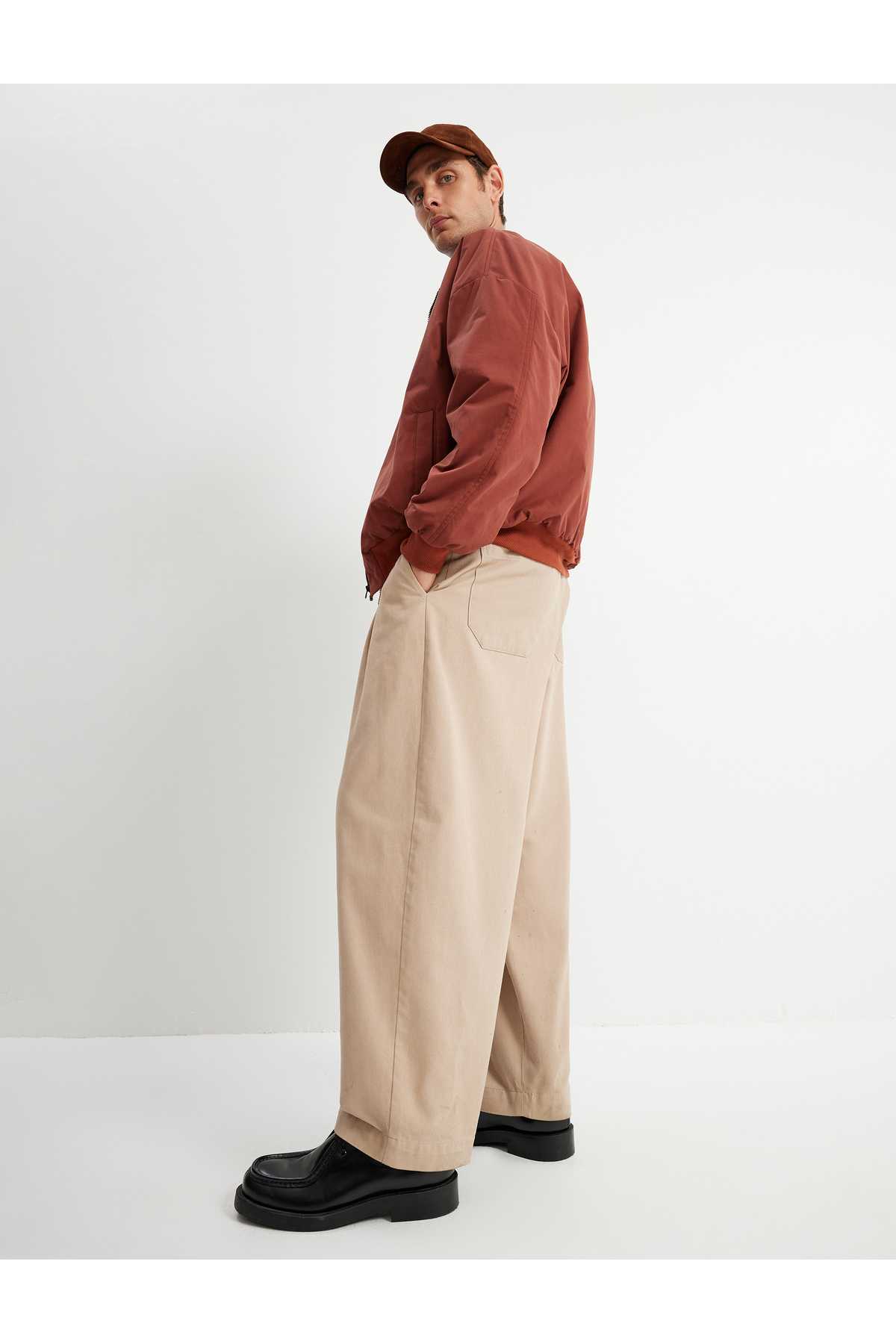 جیب های زیادی شلوار جیب به تفصیل