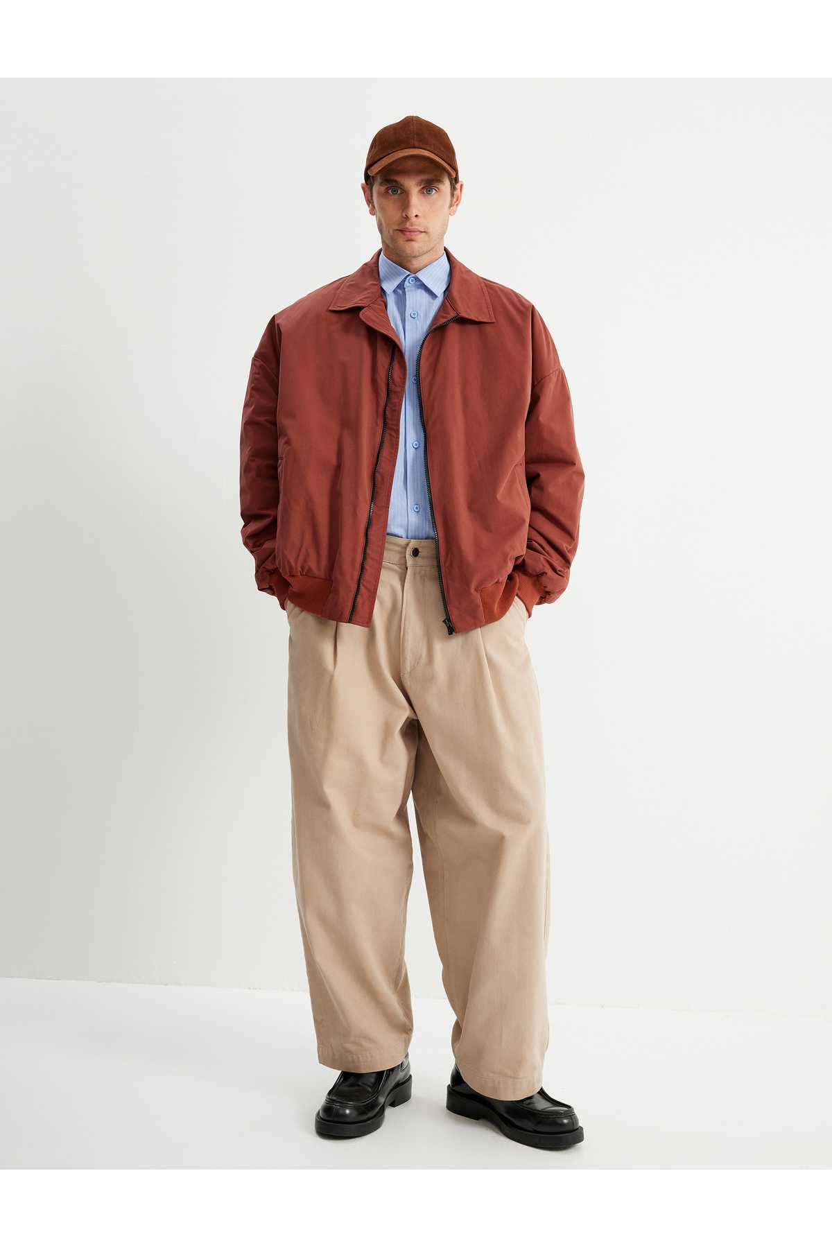 جیب های زیادی شلوار جیب به تفصیل