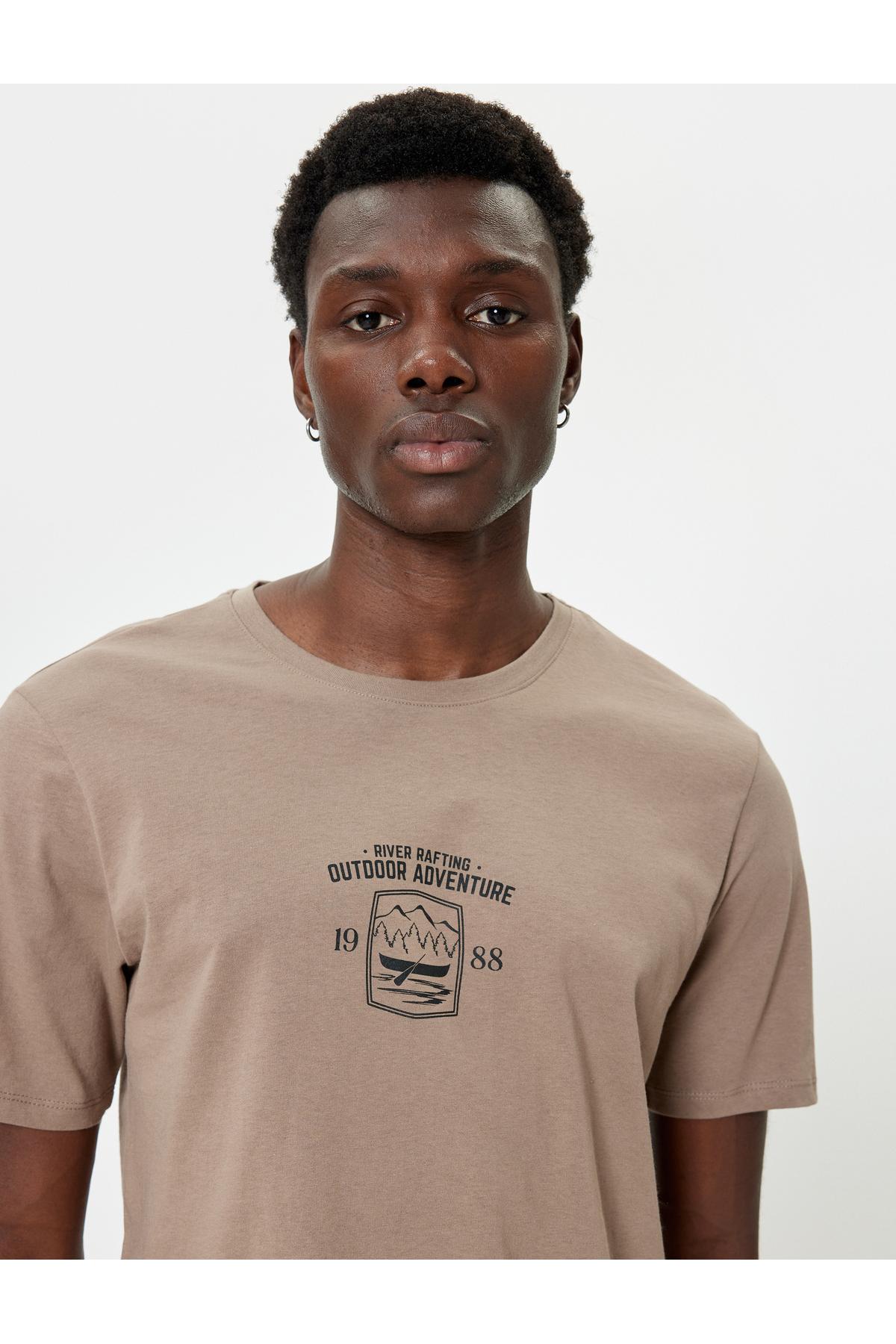 شعار تیشرت آستین کوتاه یقه خدمه نخی