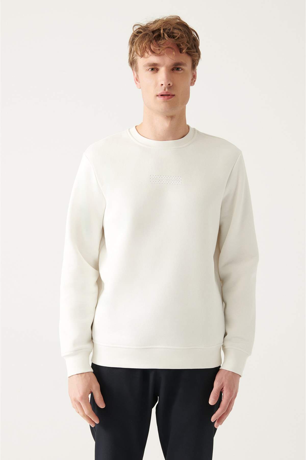 white-crew-neck-printed-regular-fit-sweatshirt